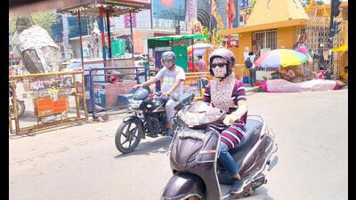 Heat wave prevailed in Patna on Monday, as per the daily weather bulletin. (Santosh Kumar/HT Photo)