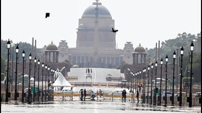 Heatwave-like conditions are expected for at least two days. (Hindustan Times) Heatwave-like conditions are expected for at least two days. (Hindustan Times)