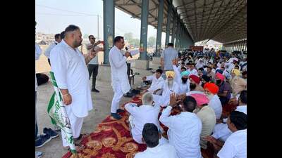 Members of the Bharatiya Kisan Union (Charuni) stage a protest at the Shahbad grain market on Monday.