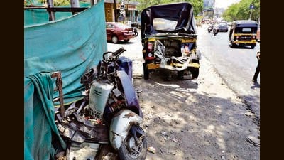 Over the last two years, there has been an upsurge in the frequency of road accidents near Anandvan Park. (RAHUL RAUT/ HT)