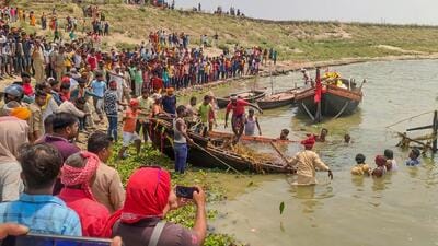 Rescue operation underway after a boat capsized at Maldepur Ganga Ghat, in Ballia. (PTI)