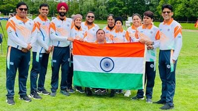 Shri Mata Vaishno Devi Sports Complex para-archers posing for photographs after the win. (HT Photo)