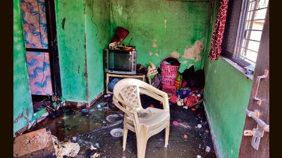 Thane, India - May 22, 2023: In a fire that broke out in a chawl, a family of four including two children suffered severe burns and were shifted to a hospital after dousing the fire, at Mumbra, in Thane, India, on Monday, May 22, 2023. (Praful Gangurde/HT Photo) (HT PHOTO)