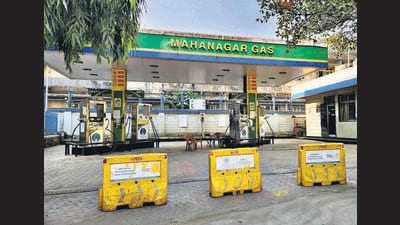 When informed about MGL staff’s unwillingness to accept the cards for refunds, the representative said, “They have been informed to accept the cards for refund. They (customers) can submit their cards at MGL branded CNG stations and their refund for the balance amount will be processed.” (Vijay Bate/HT Photo) When informed about MGL staff’s unwillingness to accept the cards for refunds, the representative said, “They have been informed to accept the cards for refund. They (customers) can submit their cards at MGL branded CNG stations and their refund for the balance amount will be processed.” (Vijay Bate/HT Photo)