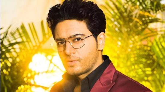 Gaurav Khanna surprises his wife with an SUV car