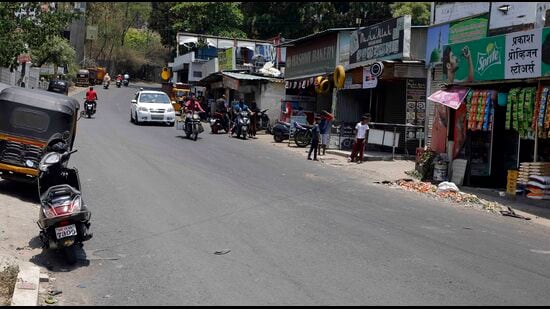 PMC’s inaction for the past four years in terms of slope reduction and reconstruction along the road from Clover Mall to Palace Orchard Society caused the accident, residents allege. (RAHUL RAUT/ HT PHOTO)