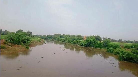 Police and divers, with the help of local residents, fished out the bodies of both brothers on Sunday evening, while their friend’s body was recovered on Monday. (File photo)