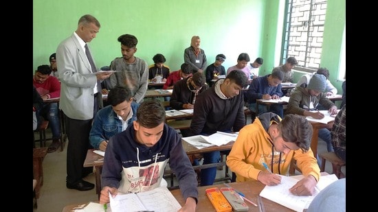 There are 265 million students enrolled in schools, of which 120 million are girls and 130 million are boys (Santosh Kumar/HT)