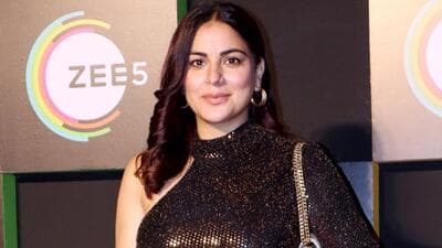 Shraddha Arya spoke about wearing heels despite an injury. Shraddha Arya spoke about wearing heels despite an injury.