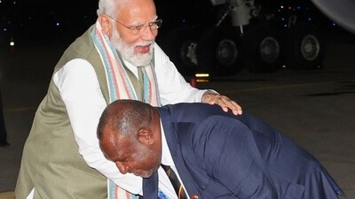 Papua New Guinea Prime Minister James Marape welcomed PM Modi by touching his feet on Sunday. Papua New Guinea Prime Minister James Marape welcomed PM Modi by touching his feet on Sunday.