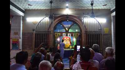 Devotees at Veni Madhav temple in Prayagraj. (HT photo) Devotees at Veni Madhav temple in Prayagraj. (HT photo)