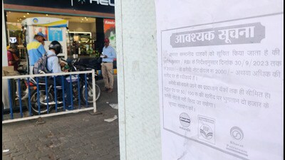 In wake of recent notification, many petrol pumps in city issued notices about usage of ₹2,000 currency notes. (RAHUL RAUT/ HT ) In wake of recent notification, many petrol pumps in city issued notices about usage of ₹2,000 currency notes. (RAHUL RAUT/ HT )