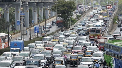 Mumbai, India - May 23, 2023: Huge traffic on Western Express Highway, at Goregaon, in Mumbai, India, on Tuesday, May 23, 2023. (Photo by Vijay Bate/HT Photo) (HT PHOTO)
