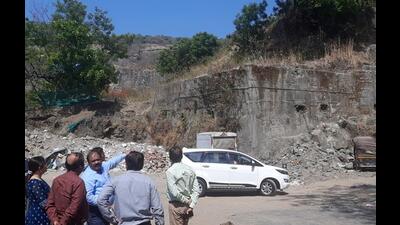 Navi Mumbai, India - May 19, 2023:15 landslide prone areas in Navi Mumbai - Civic body takes steps to shift residents to secure them in Navi Mumbai, India, on Friday, May 19, 2023. (Photo by / HT PHOTO) (HT PHOTO) Navi Mumbai, India - May 19, 2023:15 landslide prone areas in Navi Mumbai - Civic body takes steps to shift residents to secure them in Navi Mumbai, India, on Friday, May 19, 2023. (Photo by / HT PHOTO) (HT PHOTO)