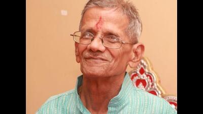 The victim – Shrniwas Gangadhar Menhdale, a retired sales tax officer and a resident of Datar colony, Bhandup (East) – lived with his wife and daughter and on Sunday at 6:30pm went to buy vegetables near Nutan Nagar area. A police officer from Kanjurmarg Police Station said, “When he was on the road which connects to the DAV college, a biker came at high speed and hit him from behind and fled from the spot. Menhdale fell and sustained severe injuries on his head. The locals rushed him to Ambedkar Hospital in Vikhroli.” (HT PHOTO) The victim – Shrniwas Gangadhar Menhdale, a retired sales tax officer and a resident of Datar colony, Bhandup (East) – lived with his wife and daughter and on Sunday at 6:30pm went to buy vegetables near Nutan Nagar area. A police officer from Kanjurmarg Police Station said, “When he was on the road which connects to the DAV college, a biker came at high speed and hit him from behind and fled from the spot. Menhdale fell and sustained severe injuries on his head. The locals rushed him to Ambedkar Hospital in Vikhroli.” (HT PHOTO)