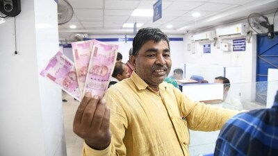As per RBI, the objective of introducing <span class='webrupee'>₹</span>2,000 notes was met once banknotes in other denominations became available in adequate quantities. (HT Photo) As per RBI, the objective of introducing <span class='webrupee'>₹</span>2,000 notes was met once banknotes in other denominations became available in adequate quantities. (HT Photo)