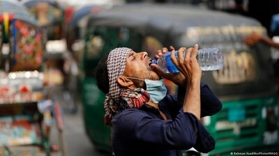 If emissions aren't drastically reduced, some 2 billion people will face life-threatening heat. Cities are adapting. (Rehman Asad/NurPhoto/IMAGO) If emissions aren't drastically reduced, some 2 billion people will face life-threatening heat. Cities are adapting. (Rehman Asad/NurPhoto/IMAGO)