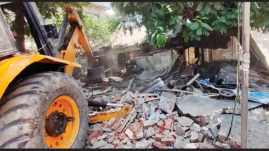 9 structures demolished for Marve Road widening