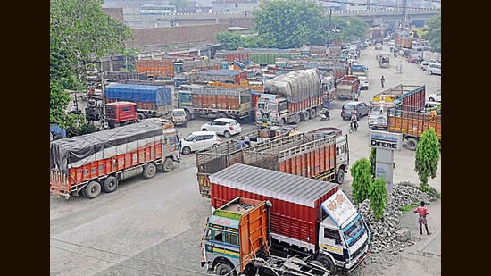 The delay in opening the institute is also affecting the industry in the state, as there are more than 5 lakh registered commercial vehicles, but drivers for the same are not available. (HT Photo)