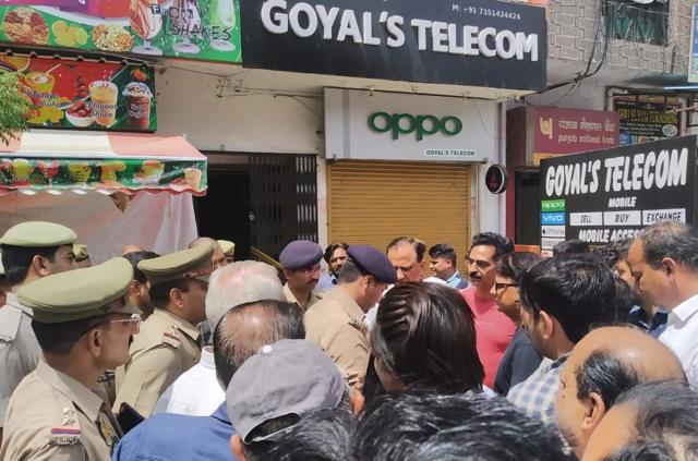 The incident occurred on Muradnagar’s new railway road, which also houses a police post only 50 metres from the crime scene. The market traders lowered their shutters in protest of the daylight murder, but the police later persuaded them to reopen. (Sakib Ali/HT Photo) The incident occurred on Muradnagar’s new railway road, which also houses a police post only 50 metres from the crime scene. The market traders lowered their shutters in protest of the daylight murder, but the police later persuaded them to reopen. (Sakib Ali/HT Photo)