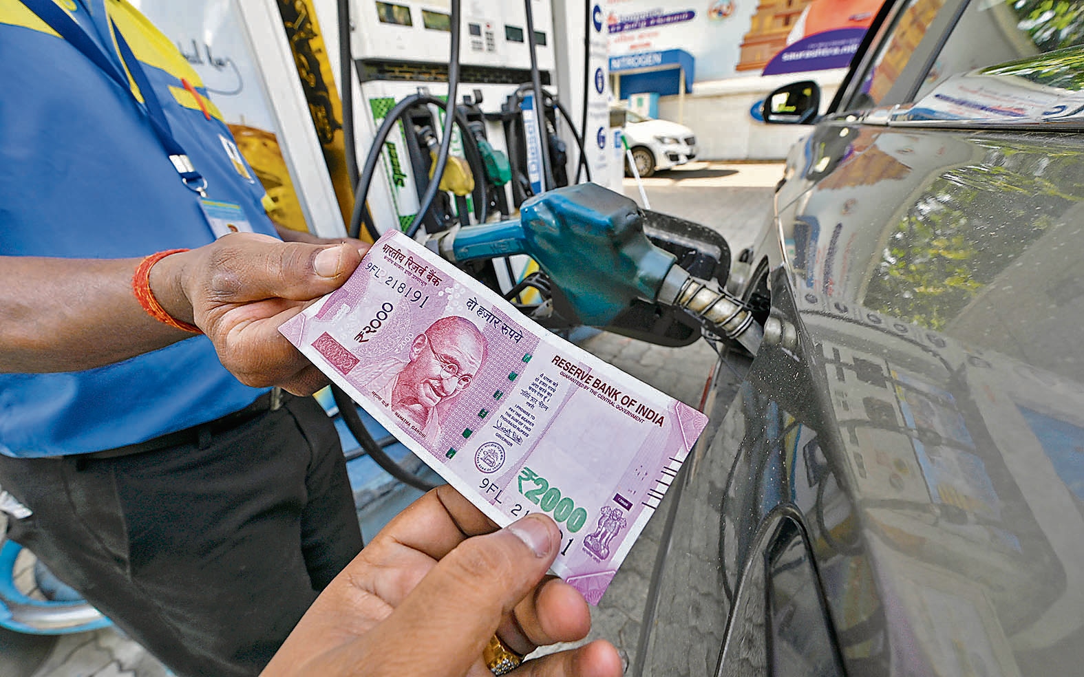 Employees at fuel stations share how two-wheelers are requesting for fuel worth ₹200 by paying ₹2,000 notes. (Photo: Raj K Raj/HT (For representation purposes only)) Employees at fuel stations share how two-wheelers are requesting for fuel worth ₹200 by paying ₹2,000 notes. (Photo: Raj K Raj/HT (For representation purposes only))