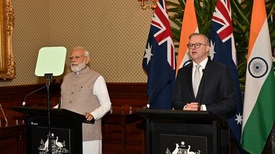 Ahead of the talks, Modi was accorded a ceremonial guard of honour at the Admiralty House in Sydney. (AFP) Ahead of the talks, Modi was accorded a ceremonial guard of honour at the Admiralty House in Sydney. (AFP)