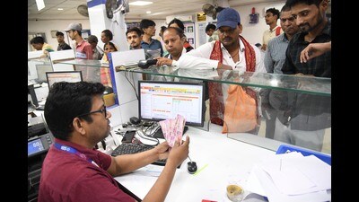 Even if 10-20% of the ₹2,000 notes are deposited, the banking system liquid-ity will improve by ₹35,000-70,000 crore. This would imply that the RBI is less likely to change its monetary policy stance in June (SANTOSH KUMAR/HT PHOTO) Even if 10-20% of the ₹2,000 notes are deposited, the banking system liquid-ity will improve by ₹35,000-70,000 crore. This would imply that the RBI is less likely to change its monetary policy stance in June (SANTOSH KUMAR/HT PHOTO)