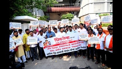 Shiv Sena (UBT) workers on Wednesday held a protest against the decision of health minister Tanaji Sawant’s move to develop Aundh District Hospital (ADH) in Sangvi on the basis of the Public Private Partnership (PPP) (Kalpesh Nukte/HT PHOTO) Shiv Sena (UBT) workers on Wednesday held a protest against the decision of health minister Tanaji Sawant’s move to develop Aundh District Hospital (ADH) in Sangvi on the basis of the Public Private Partnership (PPP) (Kalpesh Nukte/HT PHOTO)