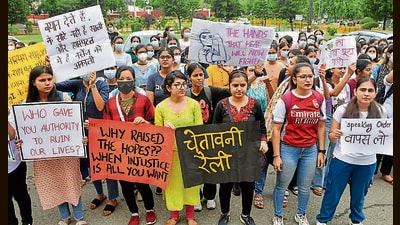 Students of National Institute of Nursing Education, PGIMER, holding a protest outside the administration block on the institute campus in Chandigarh on Wednesday. (Ravi Kumar/HT) Students of National Institute of Nursing Education, PGIMER, holding a protest outside the administration block on the institute campus in Chandigarh on Wednesday. (Ravi Kumar/HT)