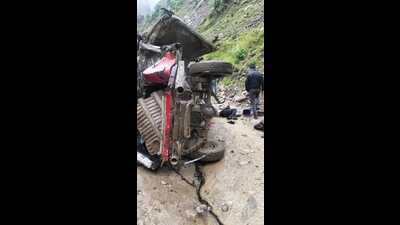 The vehicle rolled down into a deep gorge, killing seven workers, besides injuring three others. (HT Photo) The vehicle rolled down into a deep gorge, killing seven workers, besides injuring three others. (HT Photo)