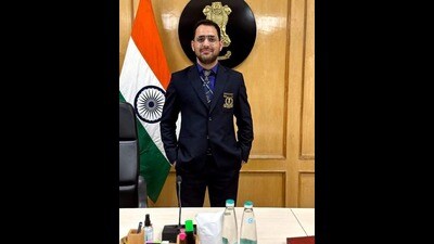 Waseem Ahmad Bhat from Dooru in Anantnag secured the 7th rank. (HT Photo)