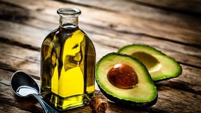 Avocado Oil: With its high smoke point and mild flavour, avocado oil is ideal for various cooking methods, including frying, roasting, and grilling. It is rich in monounsaturated fats and vitamin E.&nbsp; (Unsplash)