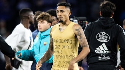 Raphinha shows message of support for Vinicius Junior Raphinha shows message of support for Vinicius Junior