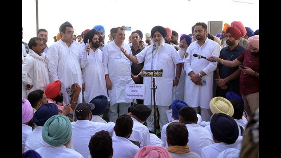  Shiromani Akali Dal (SAD) president Sukhbir Singh Badal addressing a gathering in Abohar on Wednesday. (HT Photo)