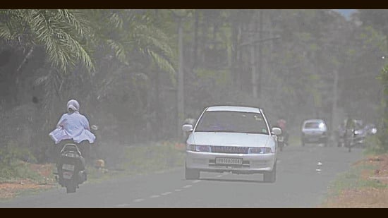According to the meteorological department, the maximum temperatures are predicted to decrease by 4 to 6°C over the next four days. (HT Photo)