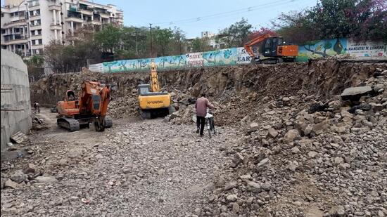 Residents of Undri, NIBM Road, Mohammadwadi and Kondhwa have urged that the slope reduction work outside Anandvan Main Gate, at NIBM, be completed as soon. (Hindustan Times)