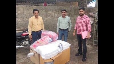 Civic body team with confiscated plastic items in Ludhiana on Thursday. (HT Photo) Civic body team with confiscated plastic items in Ludhiana on Thursday. (HT Photo)