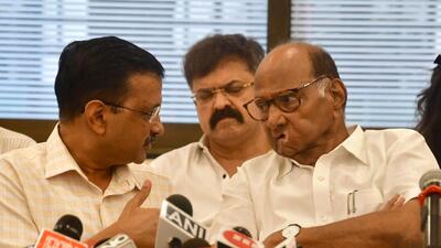 Delhi chief minister Arvind Kejriwal and Nationalist Congress Party chief Sharad Pawar in Mumbai on Thursday. (HT Photo) Delhi chief minister Arvind Kejriwal and Nationalist Congress Party chief Sharad Pawar in Mumbai on Thursday. (HT Photo)