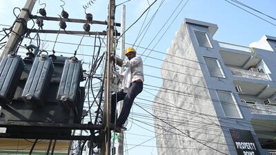 Gurugram, India-May 25 : A DHBVN worker repairing the damaged wire due to overload on a hot summer day at 4/8 Marla Near Government School, in Gurugram, India, on Thursday, 25 May 2023. (Photo by Parveen Kumar/Hindustan Times)(Pic to go with Leena Dhankar's story) Gurugram, India-May 25 : A DHBVN worker repairing the damaged wire due to overload on a hot summer day at 4/8 Marla Near Government School, in Gurugram, India, on Thursday, 25 May 2023. (Photo by Parveen Kumar/Hindustan Times)(Pic to go with Leena Dhankar's story)