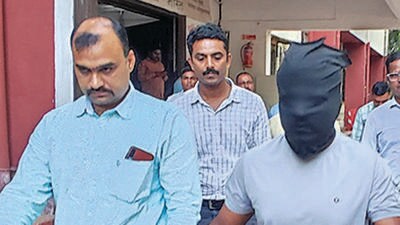 Navi Mumbai, India - May 25, 2023: Teenager arrested for hacking MPSC website, showcased before the media during a press conference held at CP Office, CBD, in Navi Mumbai, India, on Thursday, May 25, 2023. (Photo by Bachchan Kumar/ HT PHOTO) (HT PHOTO) Navi Mumbai, India - May 25, 2023: Teenager arrested for hacking MPSC website, showcased before the media during a press conference held at CP Office, CBD, in Navi Mumbai, India, on Thursday, May 25, 2023. (Photo by Bachchan Kumar/ HT PHOTO) (HT PHOTO)