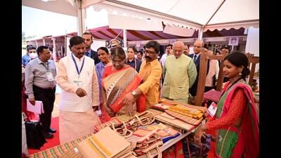President Droupadi Murmu along with CM Hemant Soren in Jharkhand’s Khunti district on Thursday. (HT Photo)