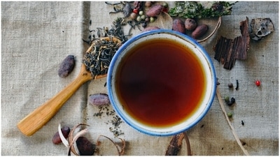 Divyae Drinks: Sipping on anything hot - be it a glass of hot water or a refreshing cup of herbal tea – help relieve chest pain that occurs due to bloating or indigestion. Hot drinks can reduce bloating, aid digestion, and enhance heart health. (Unsplash) Divyae Drinks: Sipping on anything hot - be it a glass of hot water or a refreshing cup of herbal tea – help relieve chest pain that occurs due to bloating or indigestion. Hot drinks can reduce bloating, aid digestion, and enhance heart health. (Unsplash)