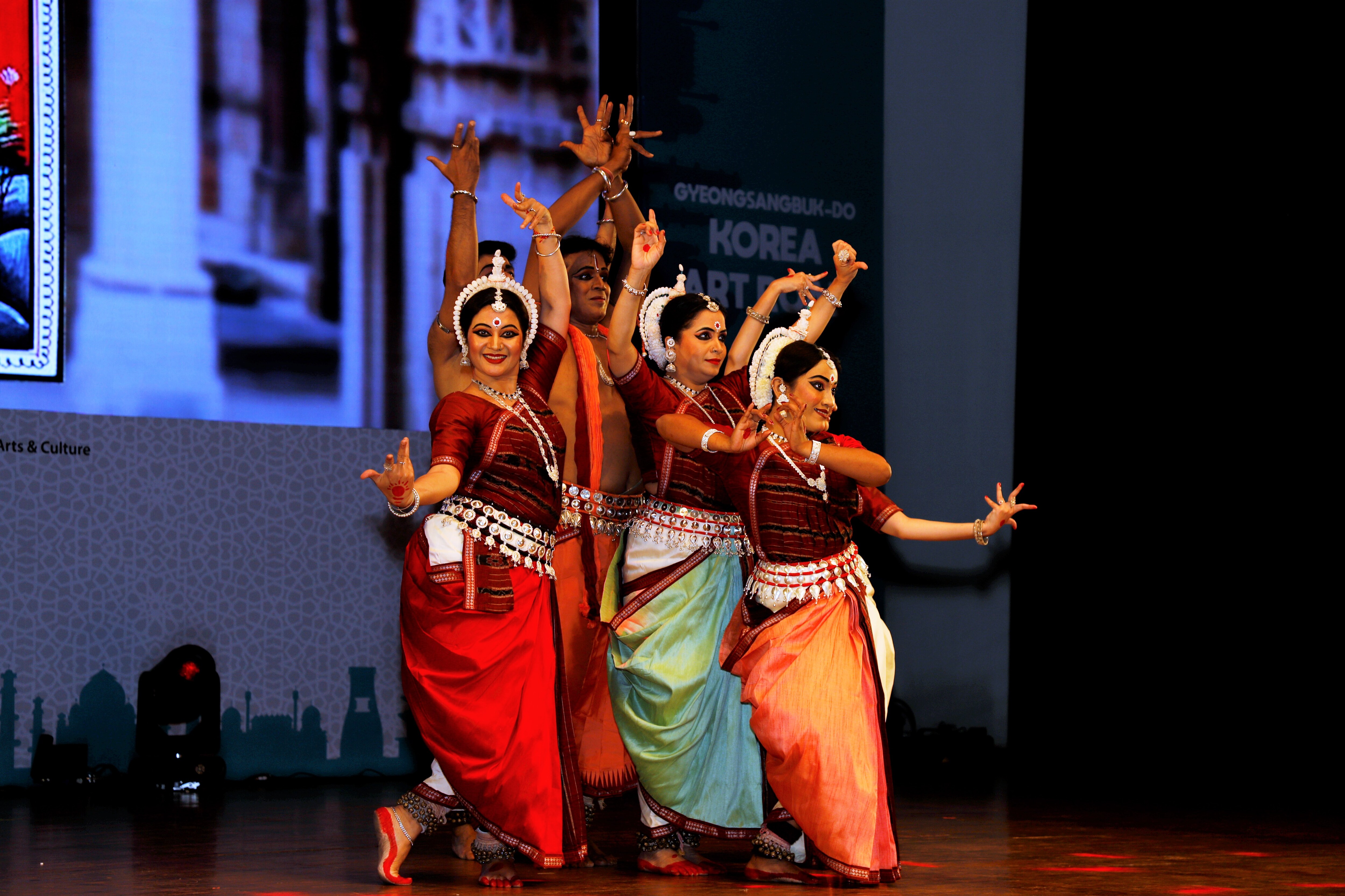 Odissi artiste Aniruddha Das and group depicted the 10 avatars of Lord Vishnu. Odissi artiste Aniruddha Das and group depicted the 10 avatars of Lord Vishnu.