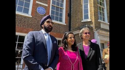 Author of Princess Sophia’s biography Anita Anand (C) and British-Sikh historian Peter Bance (L) at the unveiling of the plaque to commemorate Princess Sophia Duleep Singh in London. (PTI) Author of Princess Sophia’s biography Anita Anand (C) and British-Sikh historian Peter Bance (L) at the unveiling of the plaque to commemorate Princess Sophia Duleep Singh in London. (PTI)