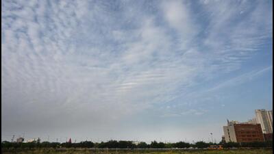 Clouds hover the Noida skies on Friday. (Sunil Ghosh/HT)