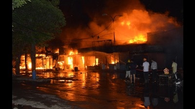 Haryana Vidhan Sabha speaker and Panchkula MLA Gian Chand Gupta on Friday handed over loan sanction letters to 55 shopkeepers who were affected by the major fire at the Sector 9 Rehri Market in September last year. (HT File Photo)