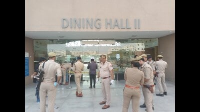 The spot outside the dinning hall where the woman was shot dead. (HT Photo) The spot outside the dinning hall where the woman was shot dead. (HT Photo)