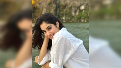 With hair untamed hair and acing an all-natural look, Janhvi Kapoor leaves all her worries behind and gets lost in nature. (Instagram/@janhvikapoor) With hair untamed hair and acing an all-natural look, Janhvi Kapoor leaves all her worries behind and gets lost in nature. (Instagram/@janhvikapoor)