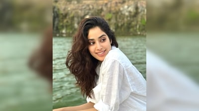 Janhvi Kapoor went all natural and flaunted her flawless no makeup skin. (Instagram/@janhvikapoor) Janhvi Kapoor went all natural and flaunted her flawless no makeup skin. (Instagram/@janhvikapoor)