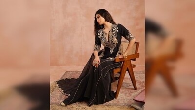 Mouni Roy's friend and actor Disha Patani commented on her post and wrote, "So beautiful" along with two heart emojis. (Instagram/@imouniroy) Mouni Roy's friend and actor Disha Patani commented on her post and wrote, "So beautiful" along with two heart emojis. (Instagram/@imouniroy)